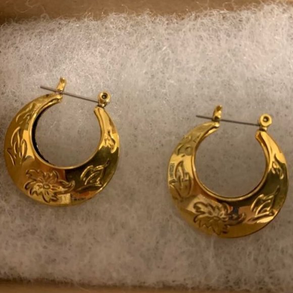 gold earrings with engraving - Picture 3 of 3